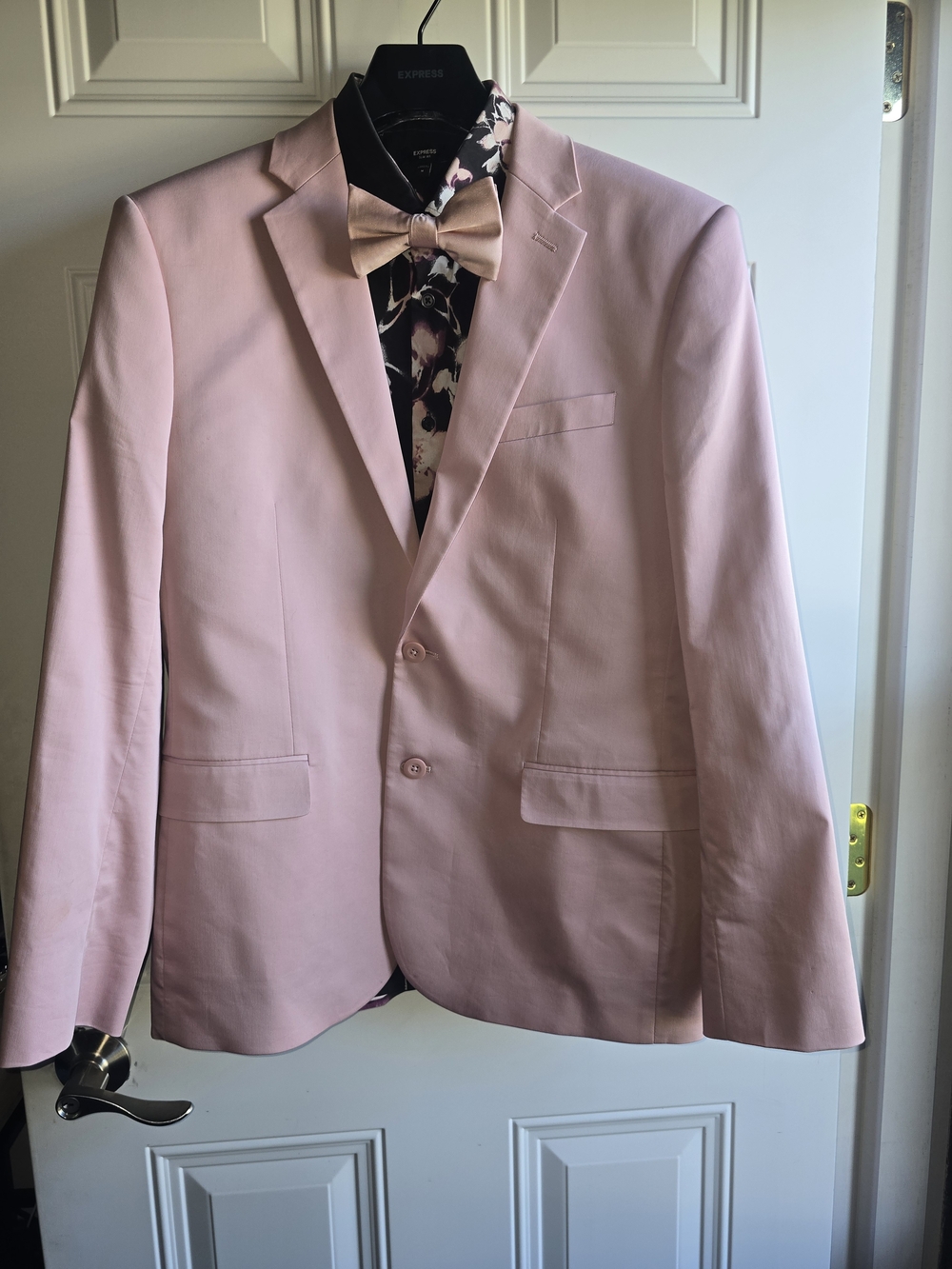 Express 3-Piece Set: Blush Blazer, Floral 1MX & Bowtie